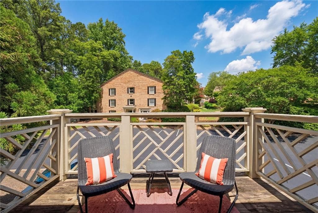 2 bedroom, 1 bathroom, 1,008 sq ft condominium for sale at 3650 Ashford Dunwoody Road 927, Atlanta, GA 30319 — photo 5