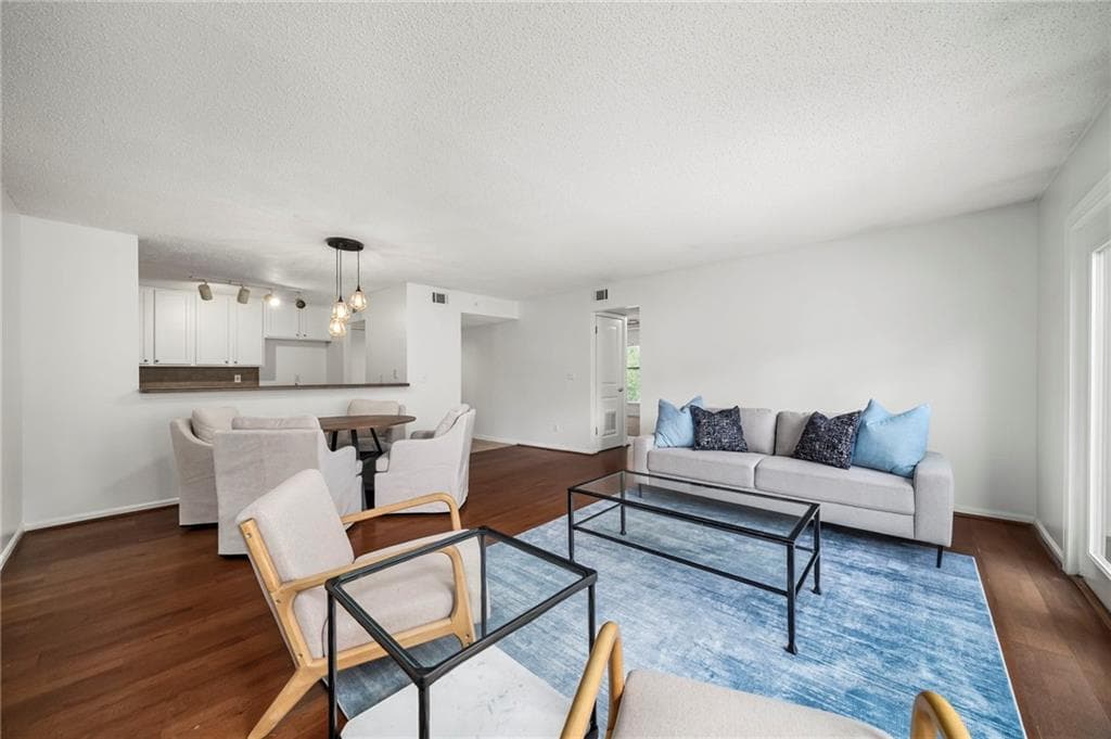 2 bedroom, 1 bathroom, 1,008 sq ft condominium for sale at 3650 Ashford Dunwoody Road 927, Atlanta, GA 30319 — photo 7