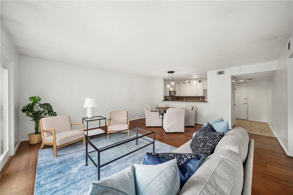 2 bedroom, 1 bathroom, 1,008 sq ft condominium for sale at 3650 Ashford Dunwoody Road 927, Atlanta, GA 30319 — photo 8