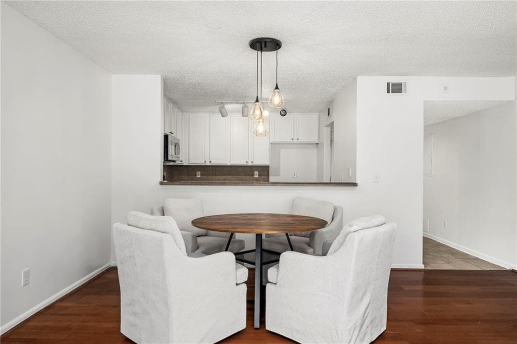 2 bedroom, 1 bathroom, 1,008 sq ft condominium for sale at 3650 Ashford Dunwoody Road 927, Atlanta, GA 30319 — photo 9