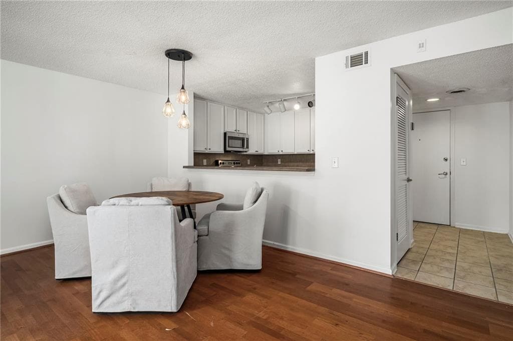 2 bedroom, 1 bathroom, 1,008 sq ft condominium for sale at 3650 Ashford Dunwoody Road 927, Atlanta, GA 30319 — photo 10