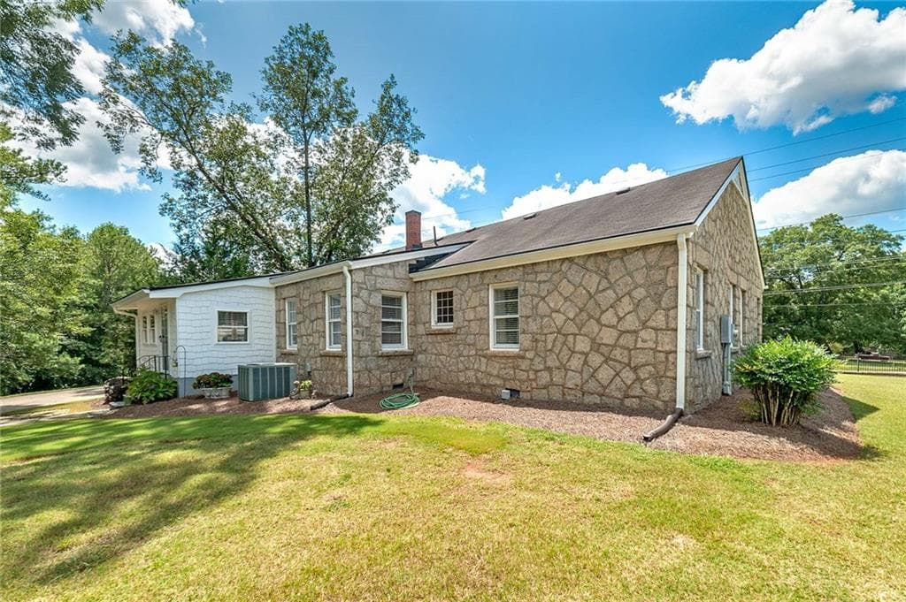 3 bedroom, 2 bathroom, 2,092 sq ft single family residence for sale at 3112 Highway 155, Mcdonough, GA 30252 — photo 6