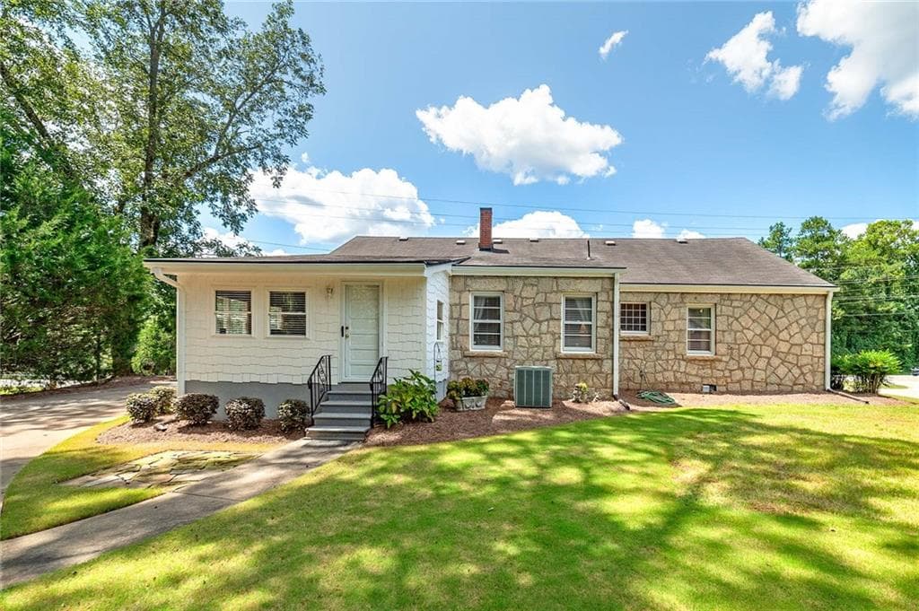 3 bedroom, 2 bathroom, 2,092 sq ft single family residence for sale at 3112 Highway 155, Mcdonough, GA 30252 — photo 7