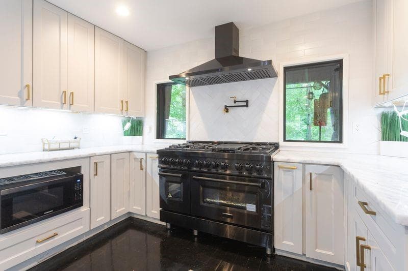 2 bedroom, 3 bathroom, 2,257 sq ft single family residence for sale at 1971 Woodsdale Road, Atlanta, GA 30324 — photo 4