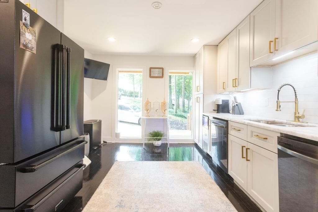 2 bedroom, 3 bathroom, 2,257 sq ft single family residence for sale at 1971 Woodsdale Road, Atlanta, GA 30324 — photo 7