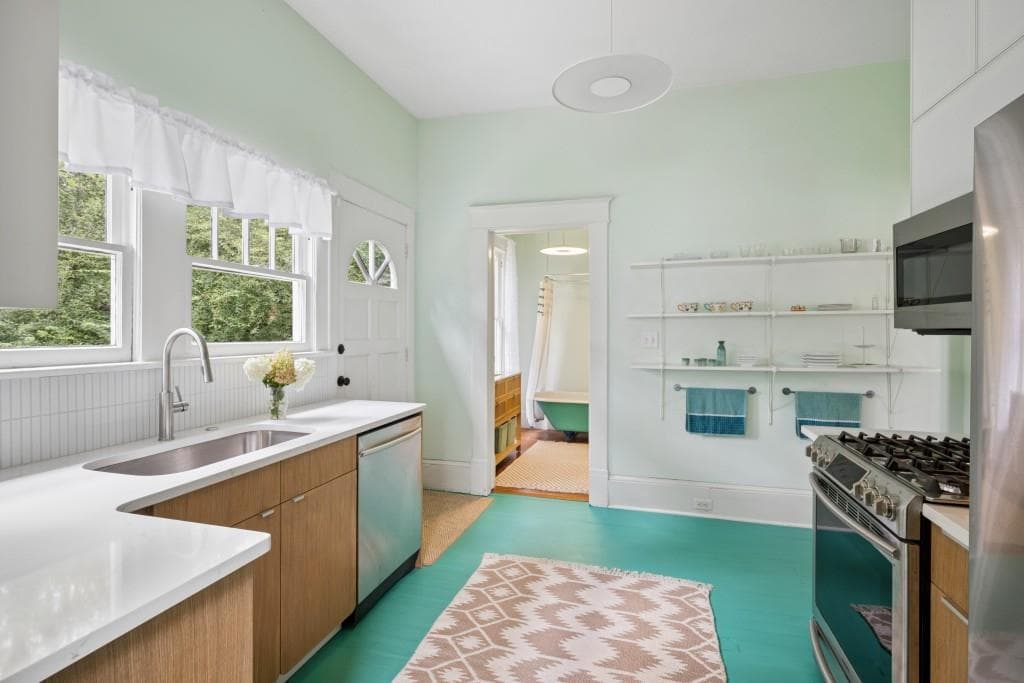 3 bedroom, 2 bathroom, 2,050 sq ft single family residence for sale at 1739 Lyle Avenue, College Park, GA 30337 — photo 3