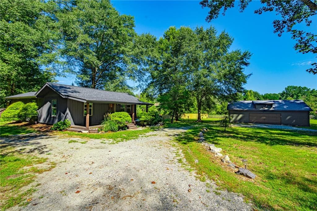3 bedroom, 3 bathroom, 1,404 sq ft single family residence under contract at 200 Clayton Burns Road, Dahlonega, GA 30533 — photo 2