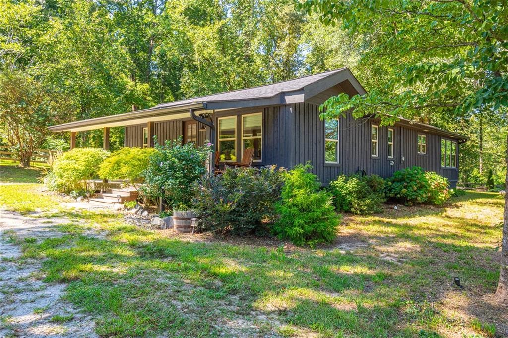 3 bedroom, 3 bathroom, 1,404 sq ft single family residence under contract at 200 Clayton Burns Road, Dahlonega, GA 30533