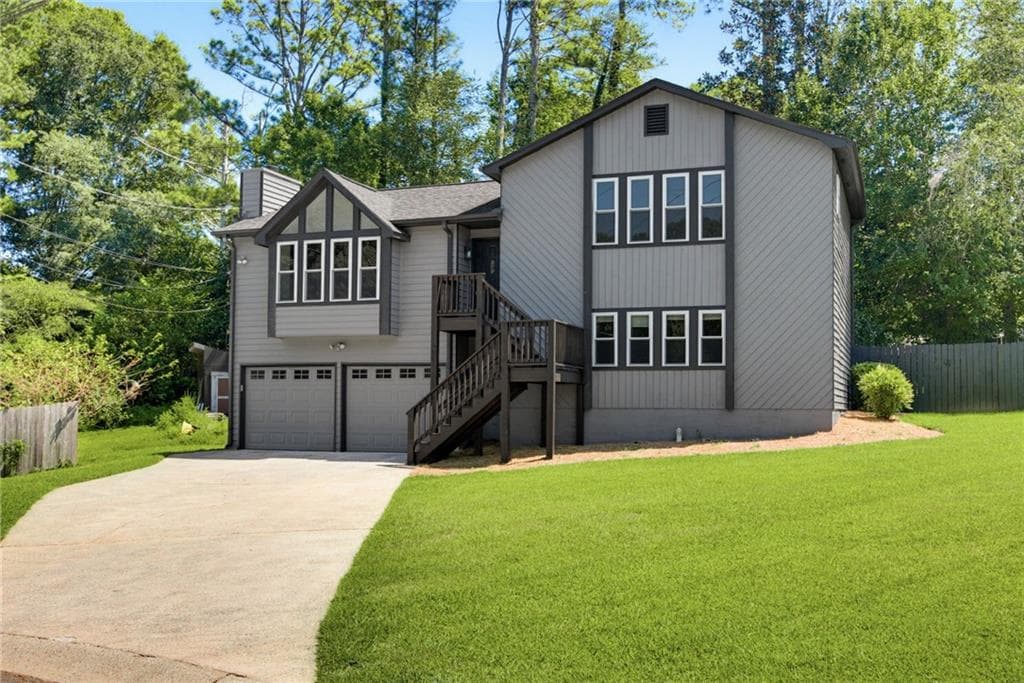 4 bedroom, 3 bathroom, 1,900 sq ft single family residence for sale at 1198 Clichy Court, Marietta, GA 30066 — photo 2