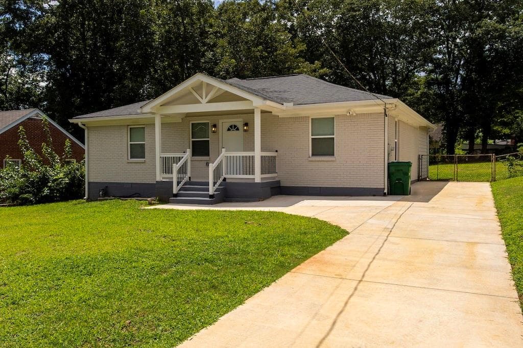 4 bedroom, 5 bathroom, 1,680 sq ft single family residence for rent at 1987 Willa Way, Decatur, GA 30032 for $4,000 a month — photo 2