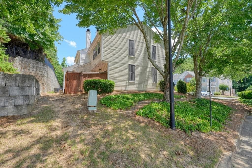 2 bedroom, 3 bathroom, 1,218 sq ft townhouse for sale at 2000 Whitestone Place, Alpharetta, GA 30005 — photo 3