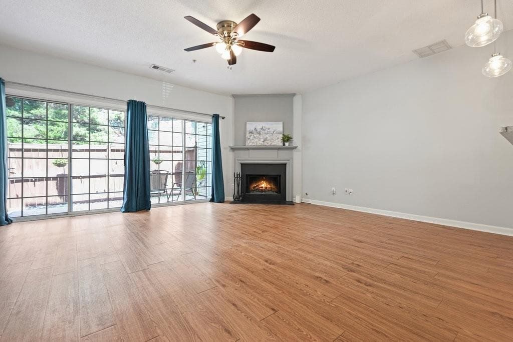 2 bedroom, 3 bathroom, 1,218 sq ft townhouse for sale at 2000 Whitestone Place, Alpharetta, GA 30005 — photo 7