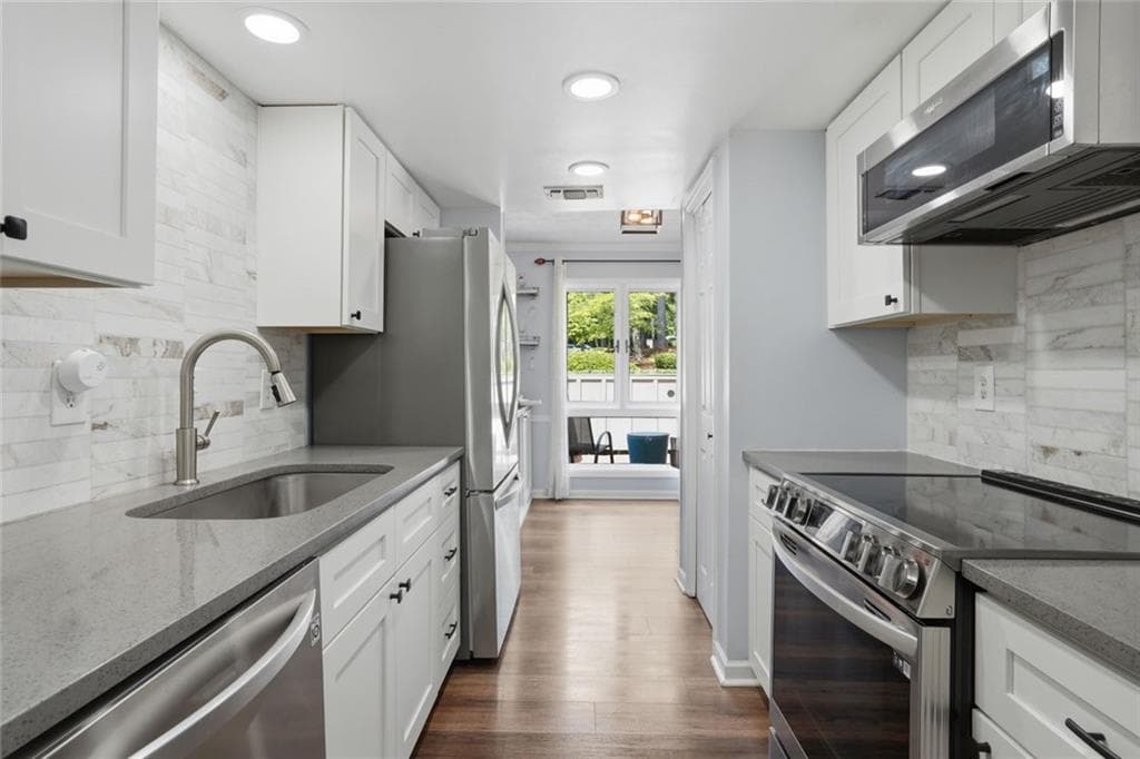 3 bedroom, 3 bathroom, 1,516 sq ft condominium for sale at 2540 Cedar Canyon Drive, Marietta, GA 30067 — photo 1 of 23