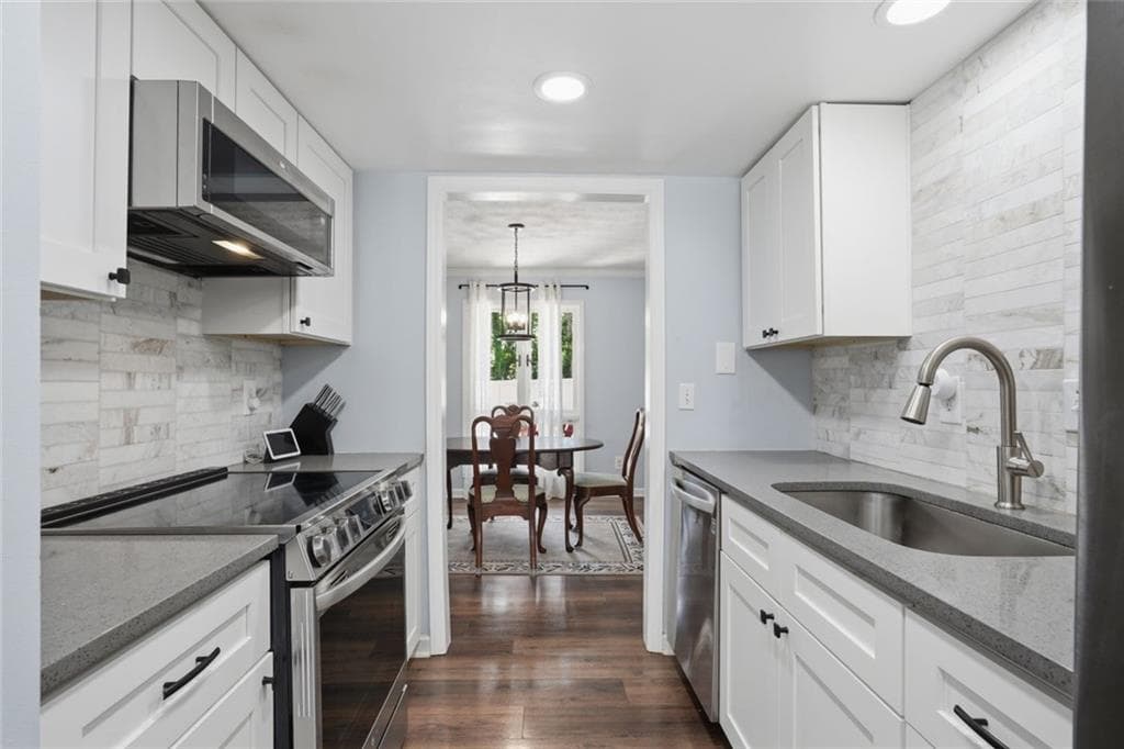 3 bedroom, 3 bathroom, 1,516 sq ft condominium for sale at 2540 Cedar Canyon Drive, Marietta, GA 30067 — photo 3