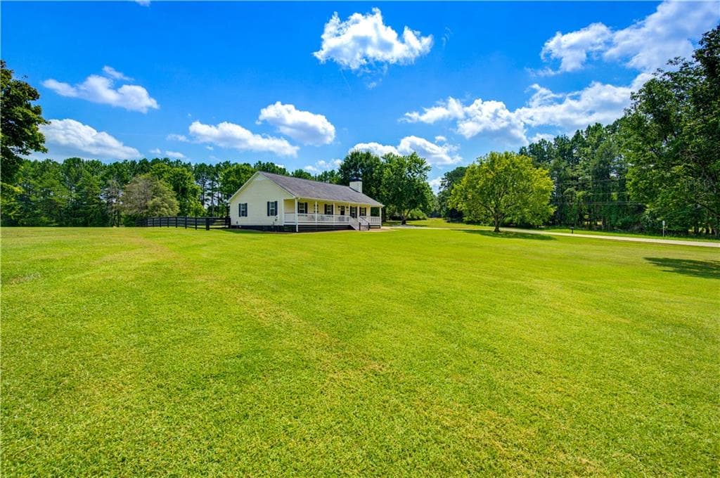 3 bedroom, 2 bathroom, 1,320 sq ft single family residence for sale at 15 Davis Road, Jefferson, GA 30549 — photo 3