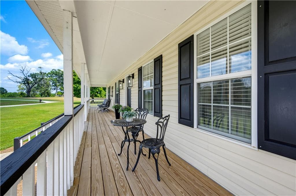 3 bedroom, 2 bathroom, 1,320 sq ft single family residence for sale at 15 Davis Road, Jefferson, GA 30549 — photo 6