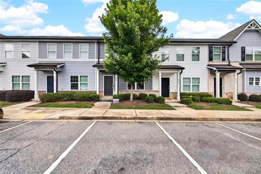 3 bedroom, 3 bathroom, 1,368 sq ft townhouse for sale at 585 McWilliams Road 1004, Atlanta, GA 30315