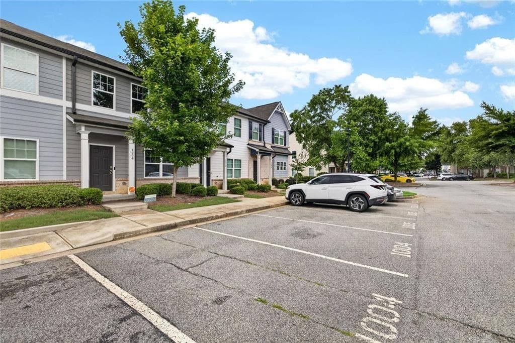 3 bedroom, 3 bathroom, 1,368 sq ft townhouse for sale at 585 McWilliams Road 1004, Atlanta, GA 30315 — photo 2