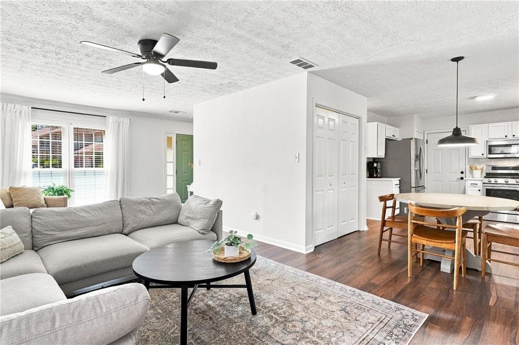 4 bedroom, 3 bathroom, 2,121 sq ft single family residence under contract at 3590 Steve Drive, Marietta, GA 30064 — photo 9