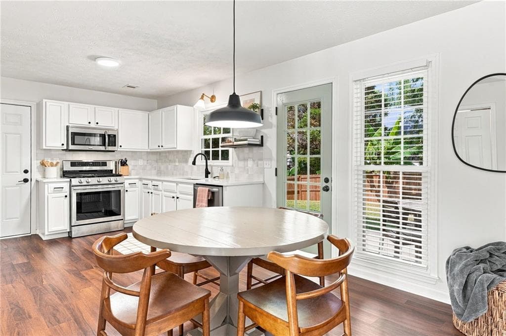 4 bedroom, 3 bathroom, 2,121 sq ft single family residence under contract at 3590 Steve Drive, Marietta, GA 30064 — photo 10