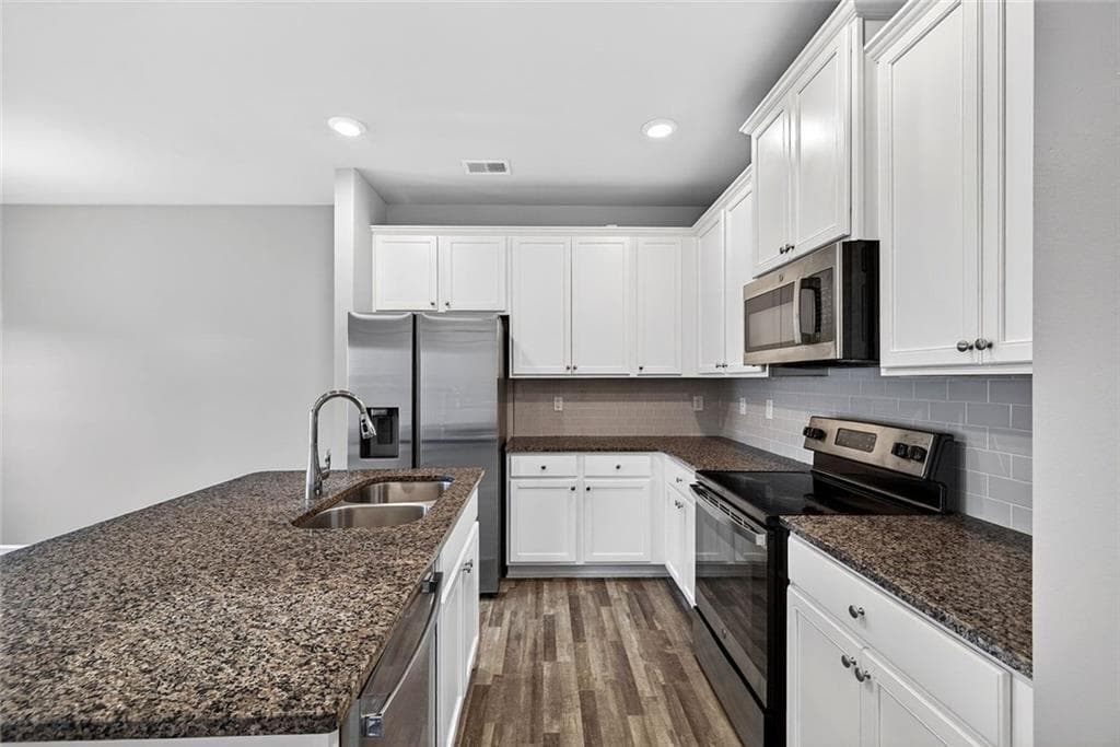 3 bedroom, 3 bathroom, 1,368 sq ft townhouse for sale at 585 McWilliams Road 1004, Atlanta, GA 30315 — photo 5