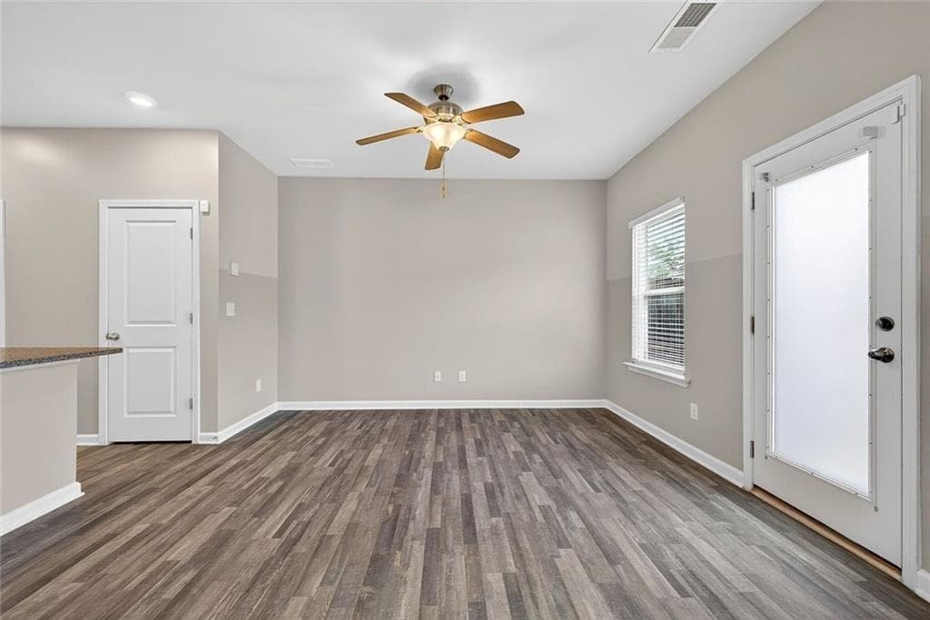 3 bedroom, 3 bathroom, 1,368 sq ft townhouse for sale at 585 McWilliams Road 1004, Atlanta, GA 30315 — photo 8