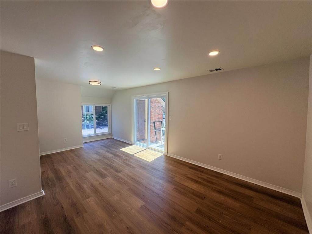 2 bedroom, 1 bathroom, 807 sq ft townhouse for rent at 25 Country Court, Alpharetta, GA 30005 for $1,875 a month — photo 3