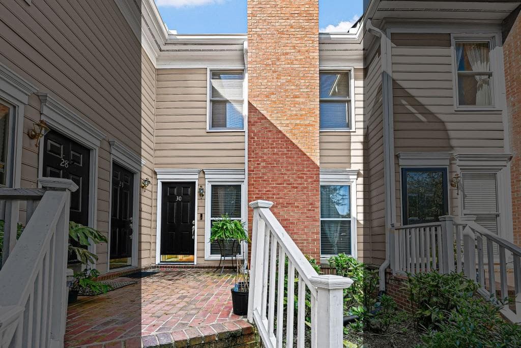 2 bedroom, 3 bathroom, 1,366 sq ft townhouse for sale at 7500 Roswell Road 30, Sandy Springs, GA 30350 — photo 3