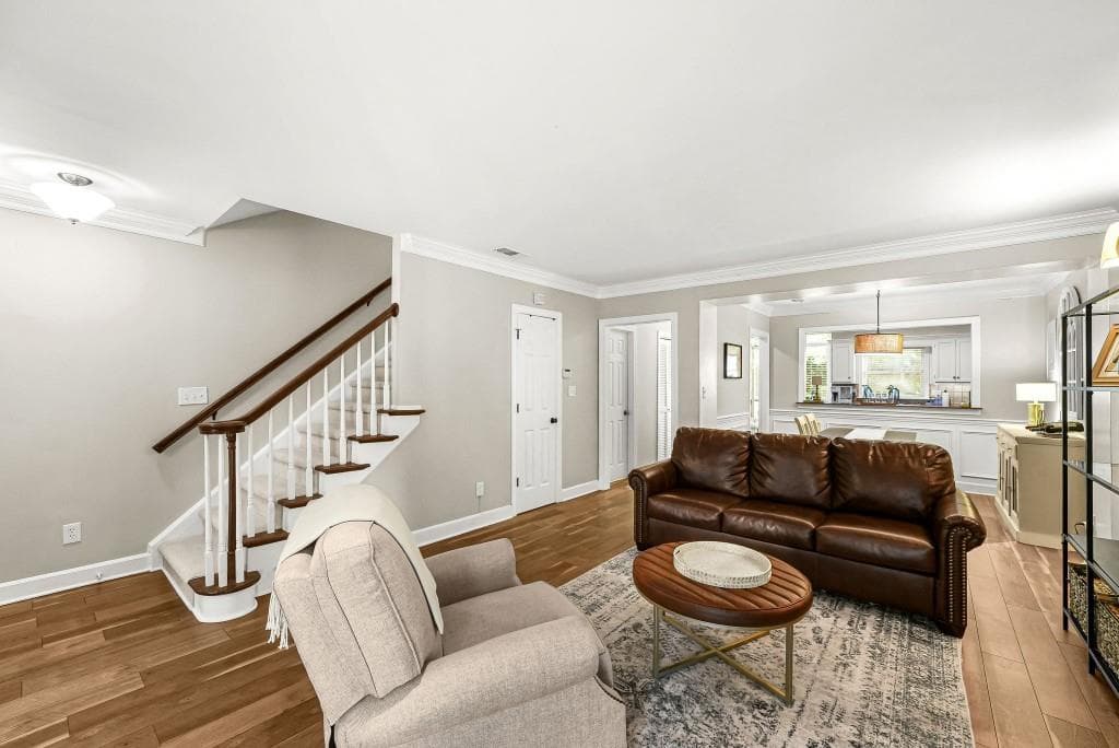 2 bedroom, 3 bathroom, 1,366 sq ft townhouse for sale at 7500 Roswell Road 30, Sandy Springs, GA 30350 — photo 5