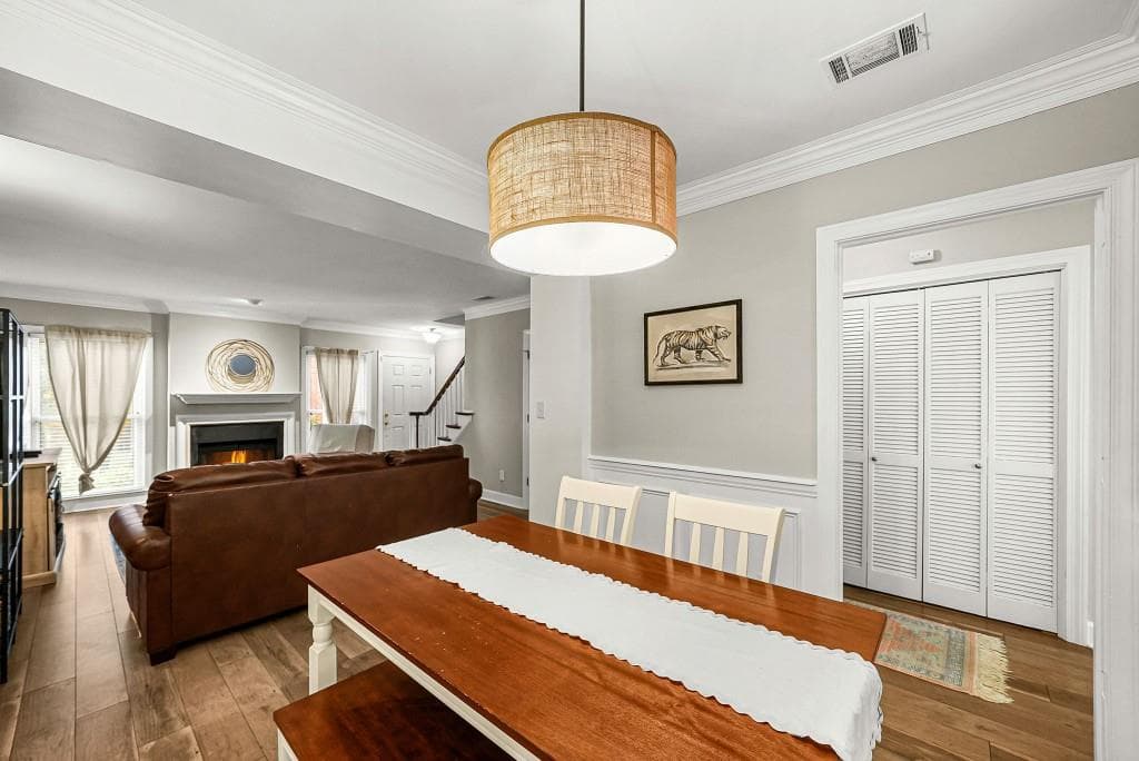 2 bedroom, 3 bathroom, 1,366 sq ft townhouse for sale at 7500 Roswell Road 30, Sandy Springs, GA 30350 — photo 8