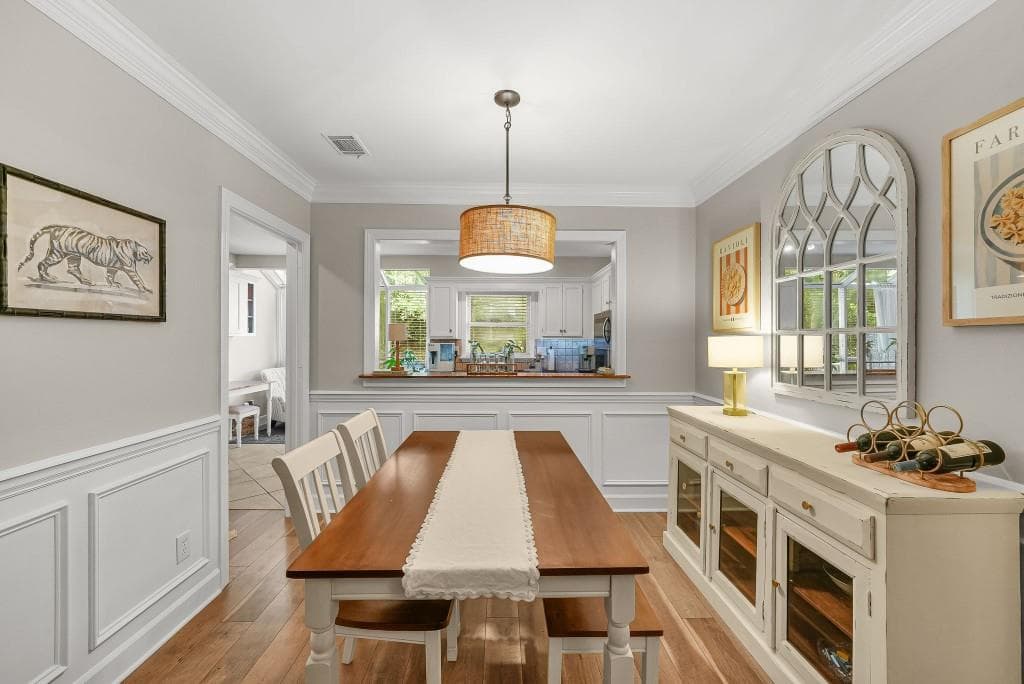 2 bedroom, 3 bathroom, 1,366 sq ft townhouse for sale at 7500 Roswell Road 30, Sandy Springs, GA 30350 — photo 7