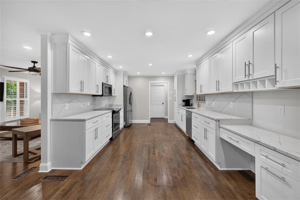 3 bedroom, 3 bathroom, 1,765 sq ft single family residence for sale at 327 Dickson Drive, Jefferson, GA 30549 — photo 3