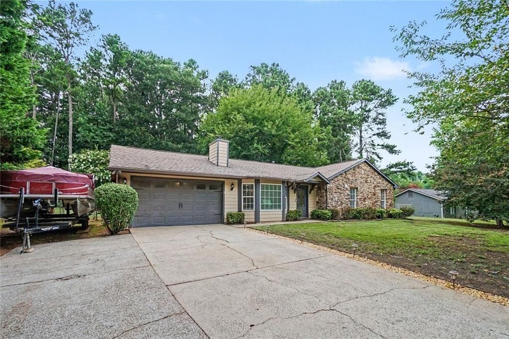 3 bedroom, 2 bathroom, 1,385 sq ft single family residence under contract at 2713 Post Oak Drive, Marietta, GA 30062 — photo 2