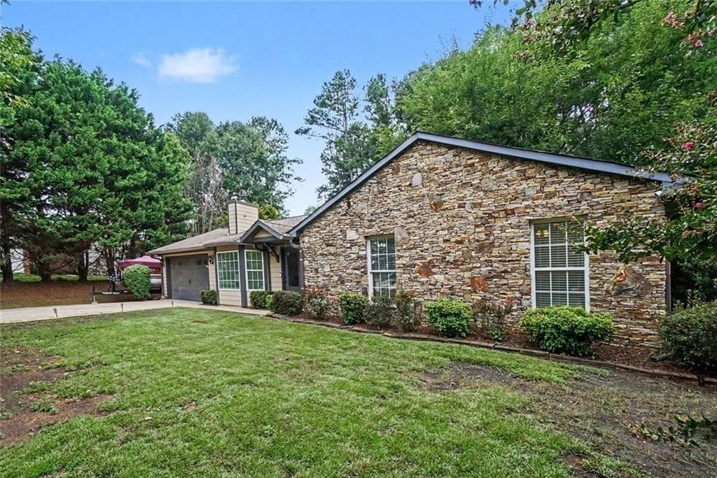 3 bedroom, 2 bathroom, 1,385 sq ft single family residence under contract at 2713 Post Oak Drive, Marietta, GA 30062 — photo 5