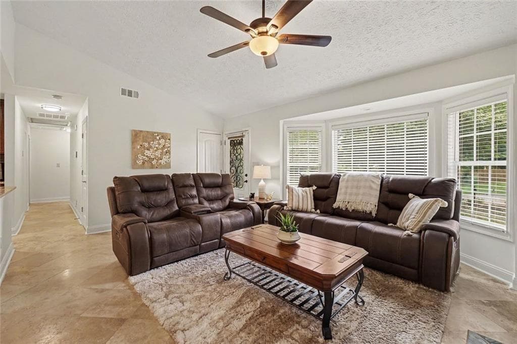 3 bedroom, 2 bathroom, 1,385 sq ft single family residence under contract at 2713 Post Oak Drive, Marietta, GA 30062 — photo 7