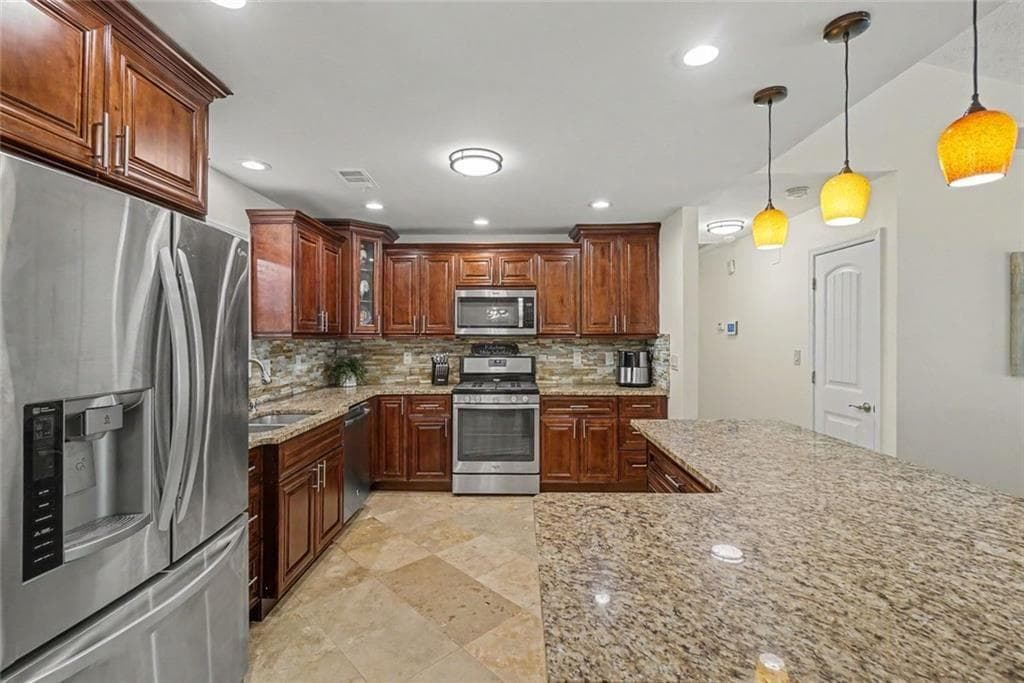 3 bedroom, 2 bathroom, 1,385 sq ft single family residence under contract at 2713 Post Oak Drive, Marietta, GA 30062 — photo 8