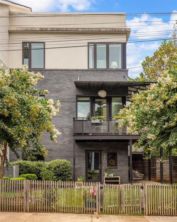 4 bedroom, 4 bathroom, 2,870 sq ft townhouse for sale at 220 Wilbur Avenue, Atlanta, GA 30316