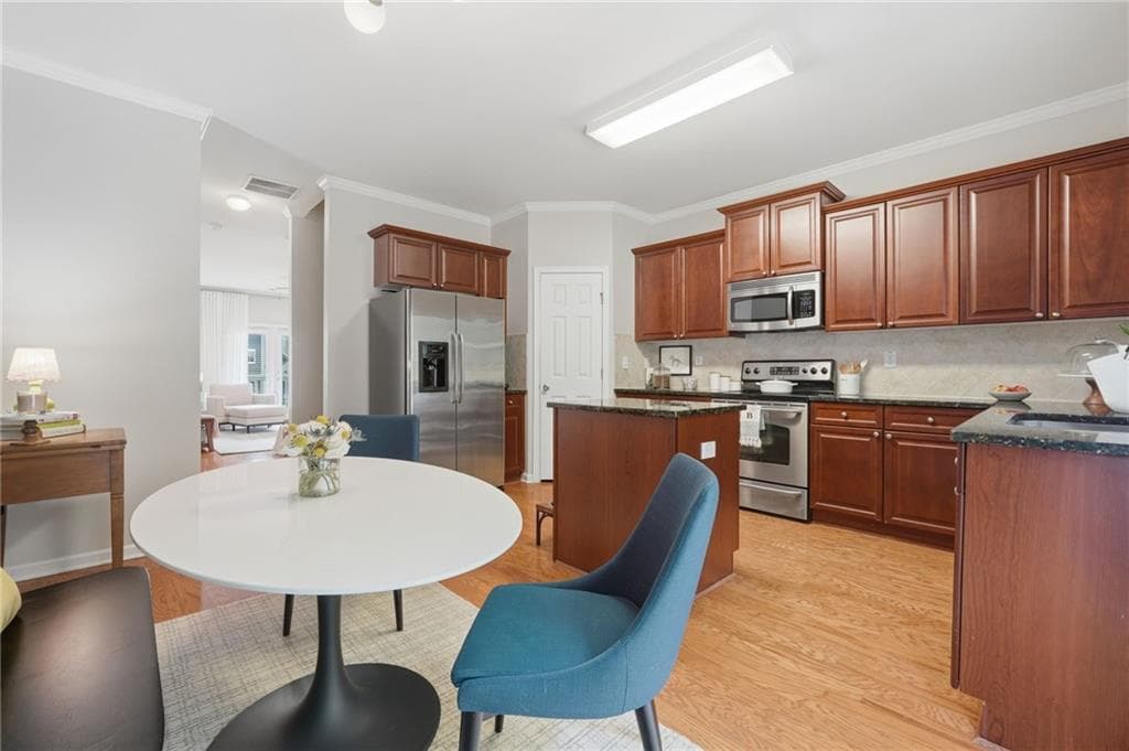 2 bedroom, 3 bathroom, 1,326 sq ft townhouse for sale at 1448 Liberty Parkway 2212, Atlanta, GA 30318 — photo 3
