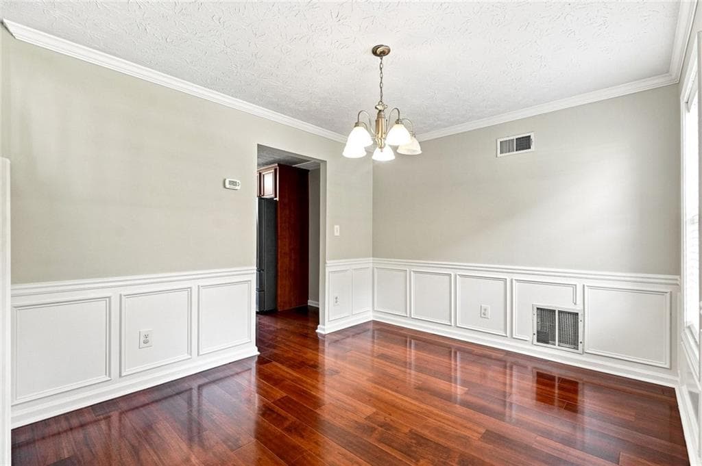 4 bedroom, 3 bathroom, 2,167 sq ft single family residence under contract at 304 Waterfront Drive, Mcdonough, GA 30253 — photo 4