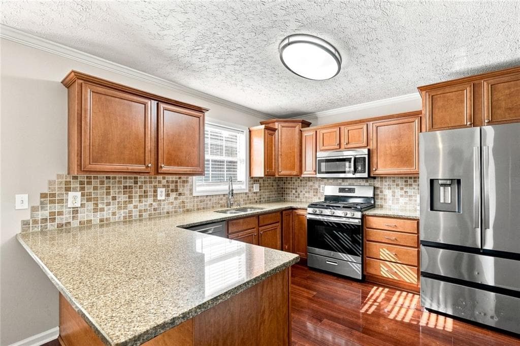 4 bedroom, 3 bathroom, 2,167 sq ft single family residence under contract at 304 Waterfront Drive, Mcdonough, GA 30253 — photo 7