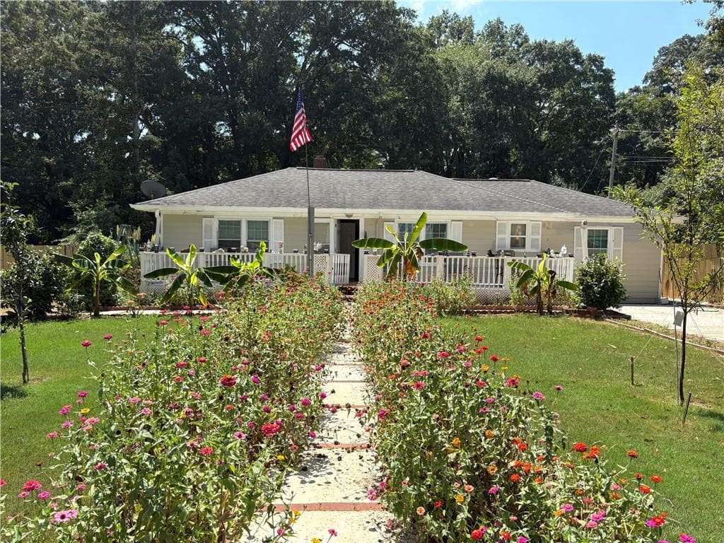 3 bedroom, 3 bathroom, 1,248 sq ft single family residence for sale at 309 Glen Iris Drive, Monroe, GA 30655 — photo 2