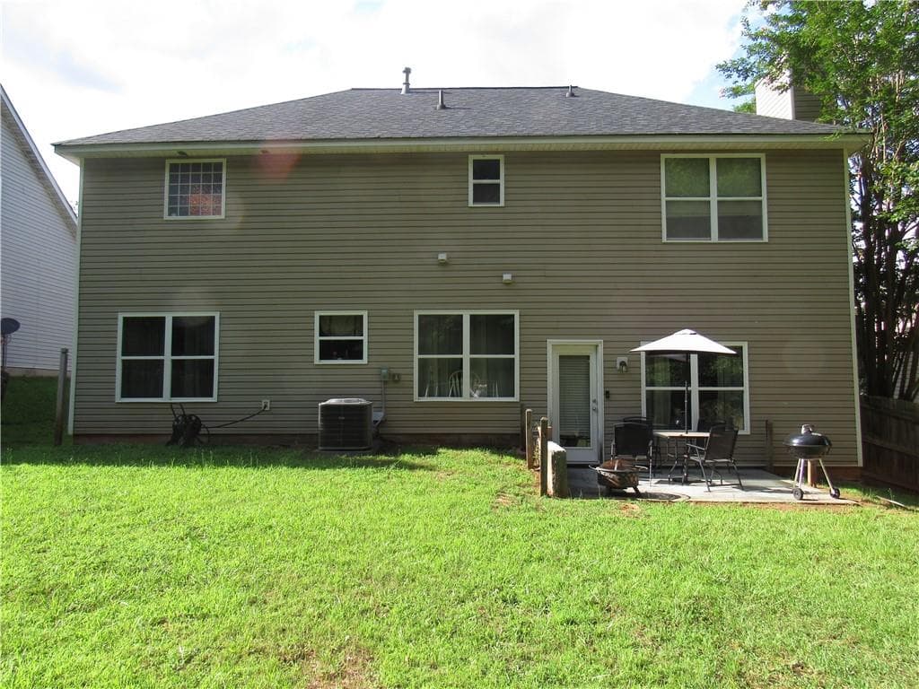 4 bedroom, 3 bathroom, 2,322 sq ft single family residence for sale at 1043 Summer Cypress Drive, Villa Rica, GA 30180 — photo 4
