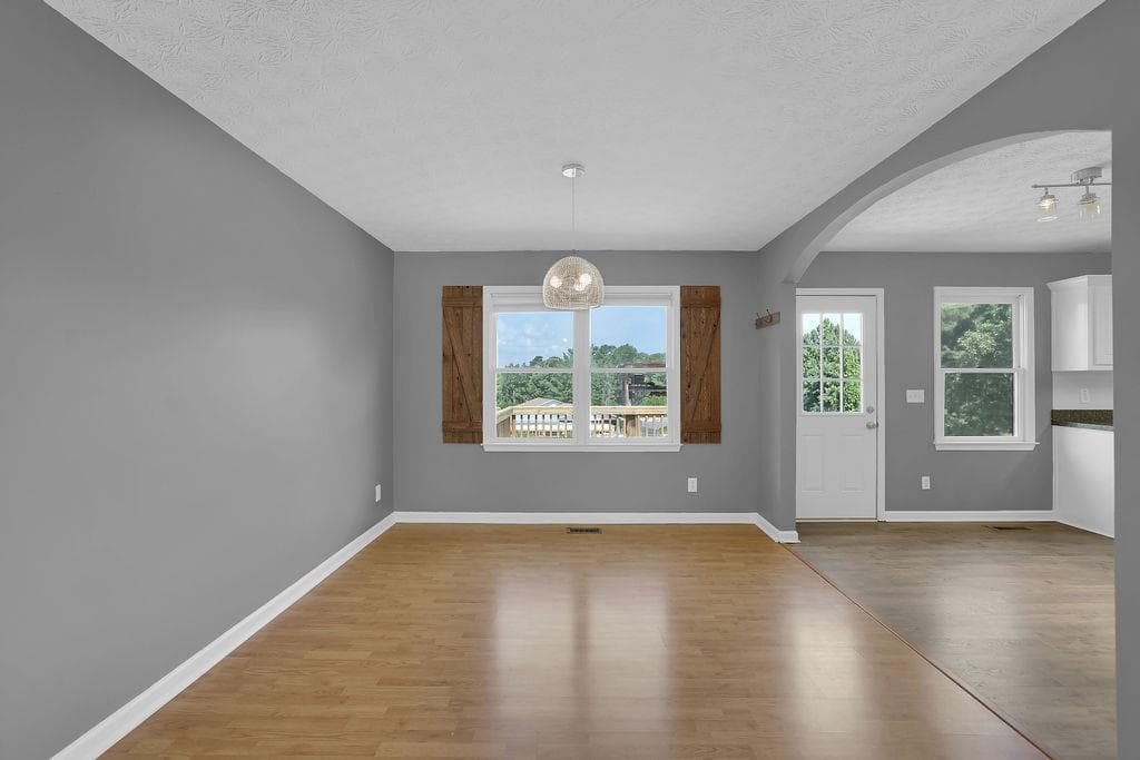 4 bedroom, 3 bathroom, 2,378 sq ft single family residence under contract at 200 Fate Conn Road, Canton, GA 30114 — photo 4