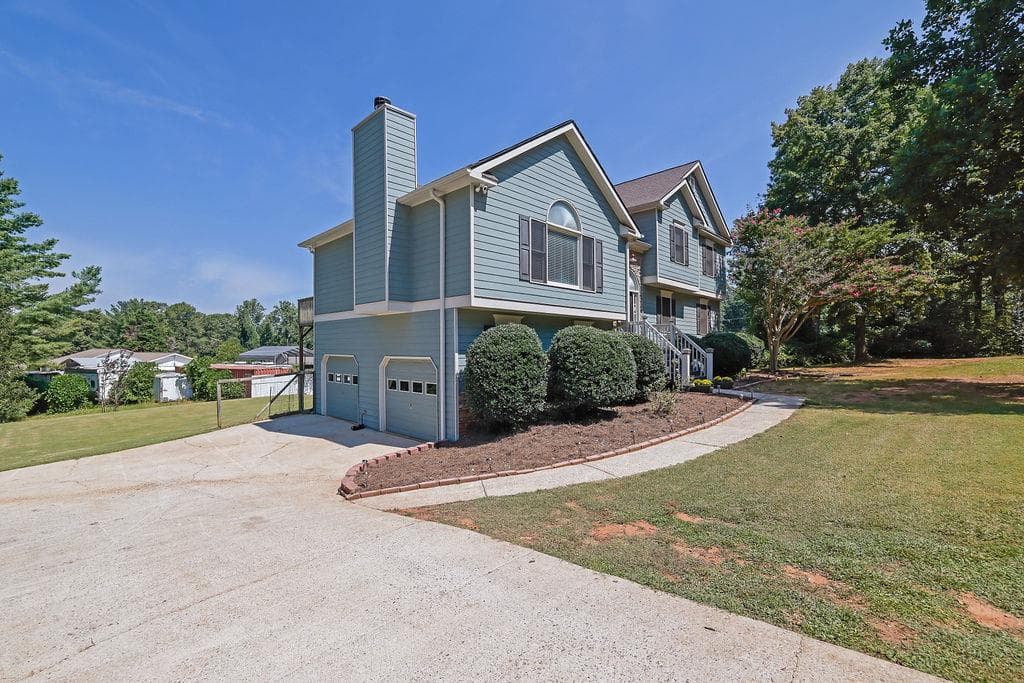 4 bedroom, 3 bathroom, 2,378 sq ft single family residence under contract at 200 Fate Conn Road, Canton, GA 30114 — photo 6