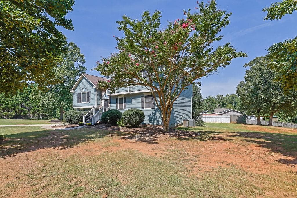 4 bedroom, 3 bathroom, 2,378 sq ft single family residence under contract at 200 Fate Conn Road, Canton, GA 30114 — photo 7