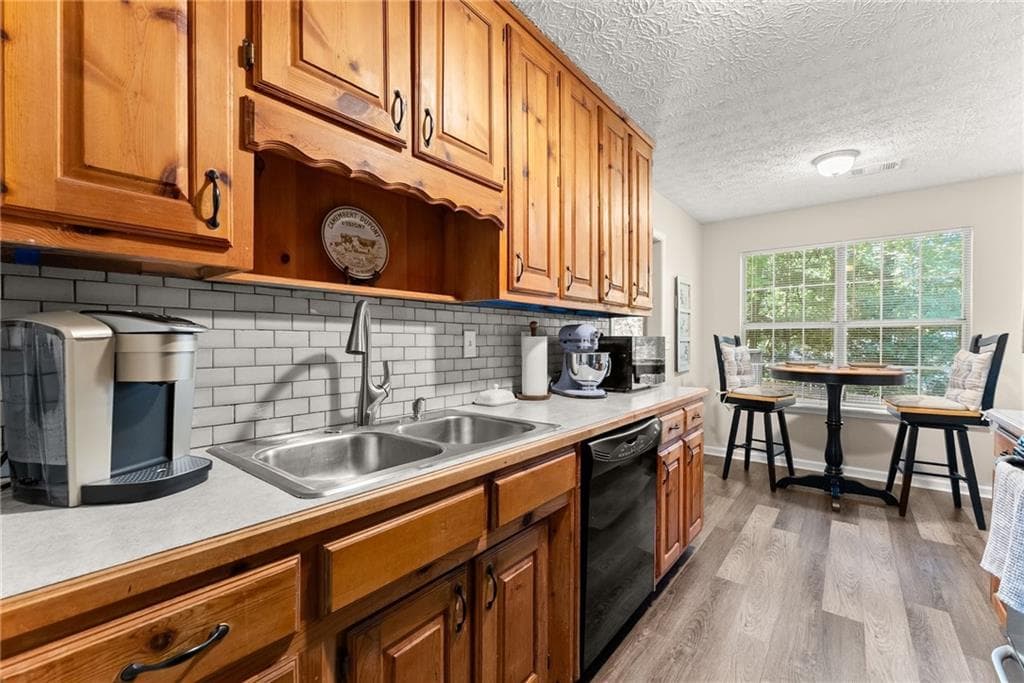 3 bedroom, 2 bathroom, 1,482 sq ft single family residence under contract at 4444 Bos Way, Loganville, GA 30052 — photo 5