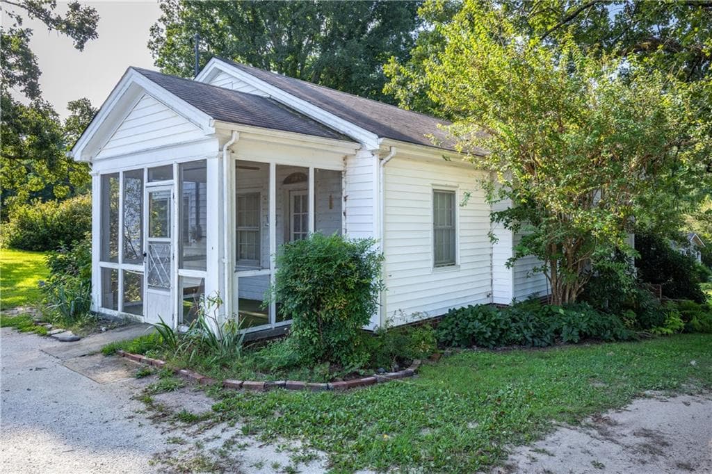 3 bedroom, 1 bathroom, 1,110 sq ft single family residence for sale at 303 Georgianna Street, Jasper, GA 30143 — photo 2