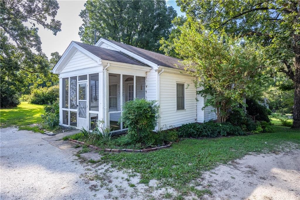 3 bedroom, 1 bathroom, 1,110 sq ft single family residence for sale at 303 Georgianna Street, Jasper, GA 30143 — photo 3