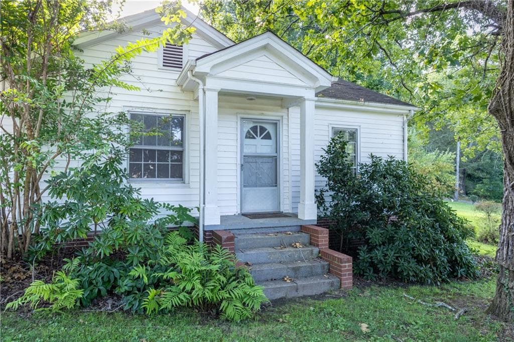 3 bedroom, 1 bathroom, 1,110 sq ft single family residence for sale at 303 Georgianna Street, Jasper, GA 30143 — photo 4