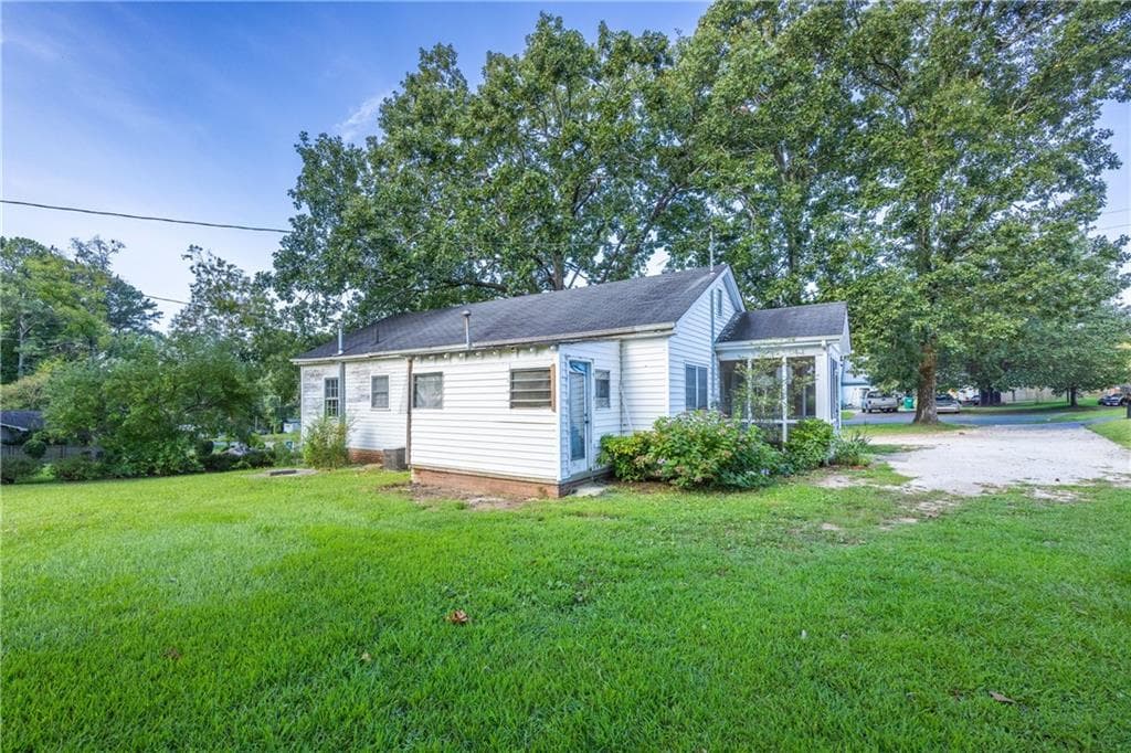 3 bedroom, 1 bathroom, 1,110 sq ft single family residence for sale at 303 Georgianna Street, Jasper, GA 30143 — photo 7